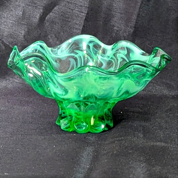 Vintage green glass ruffle pedestal bowl - unbranded - Picture 1 of 7
